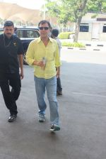 Vidhu Vinod Chopra snapped at airport on 3rd MArch 2016